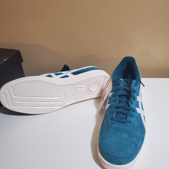 Shoes - Picture 3 of 3